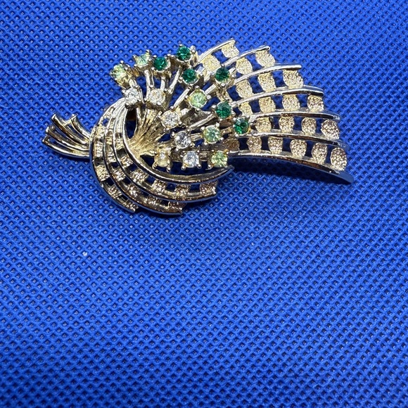 Vintage 50's Leaf Floral Elegant Faceted Glass Rhinestones Gold Tone Brooch - Picture 6 of 6